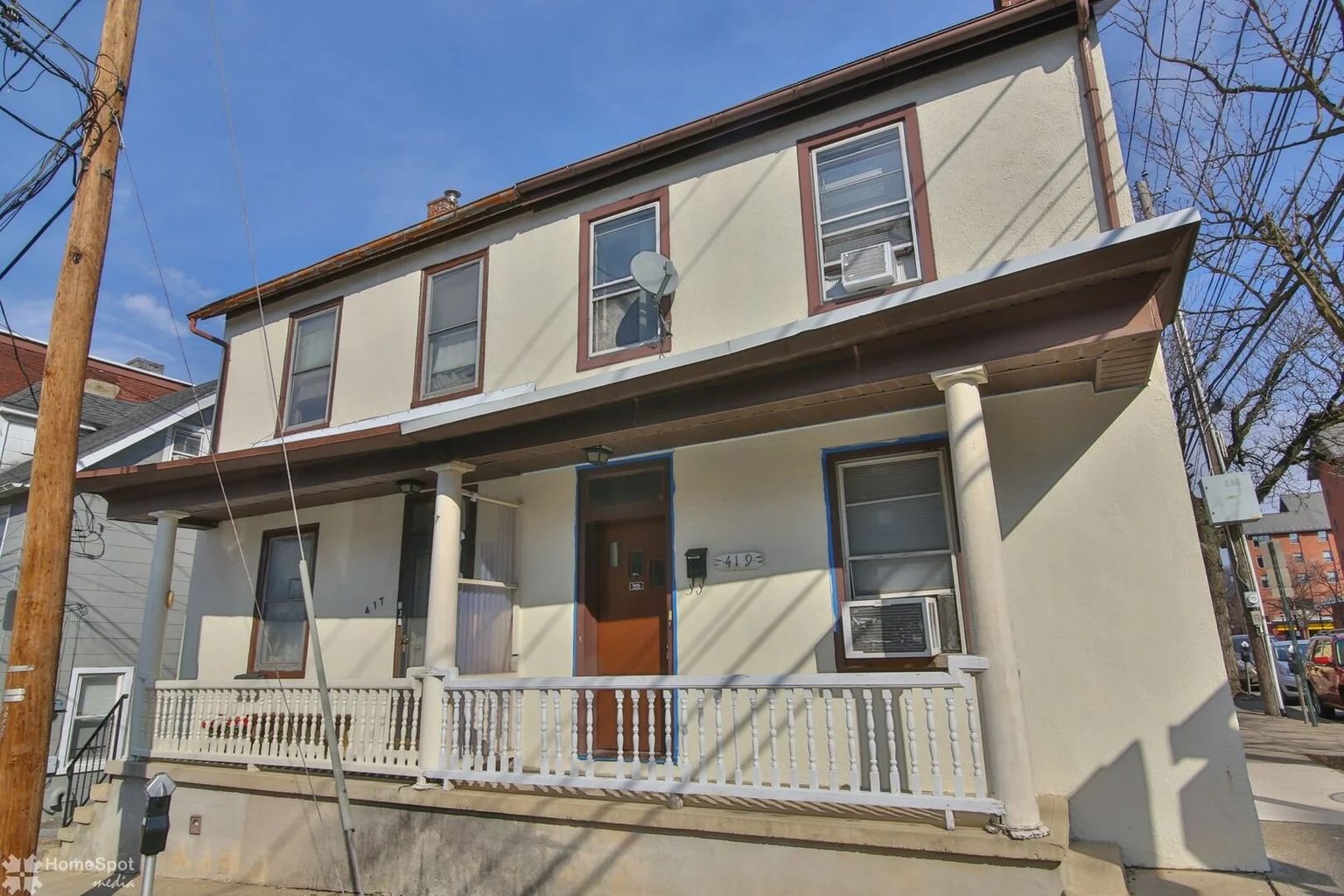 419 Vine St living room - Lehigh student housing South Bethlehem PA