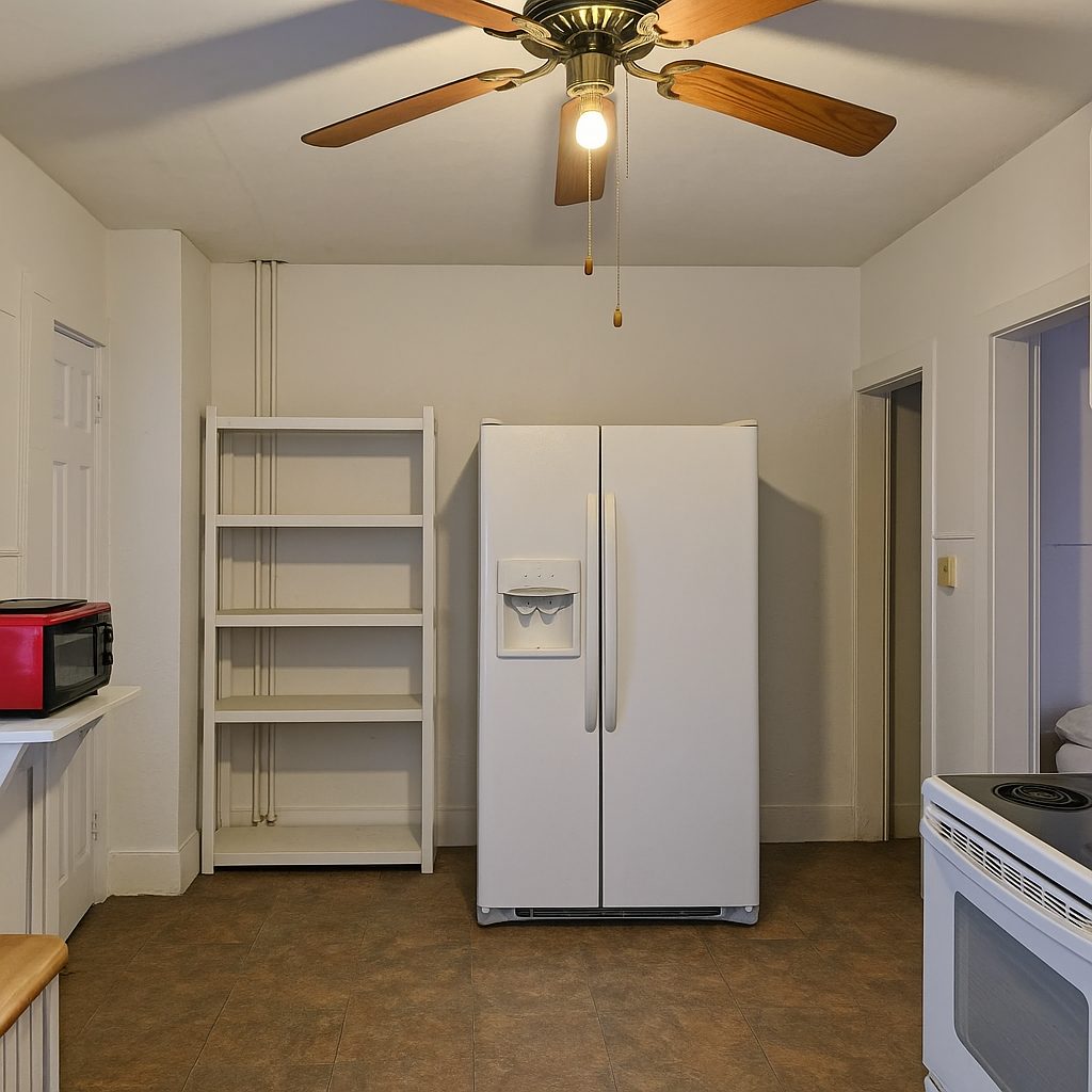 520 Thomas St bathroom - Lehigh student housing South Bethlehem PA